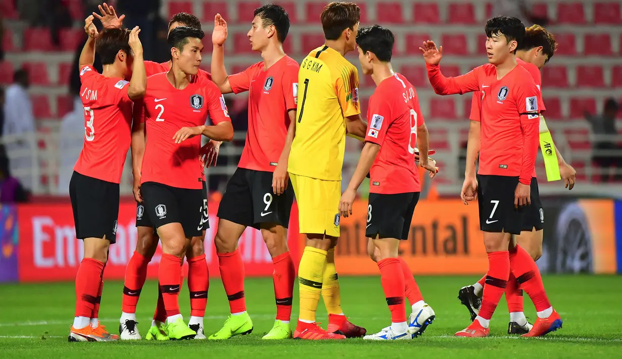 Korea Selatan tercatat telah 2 kali menjuarai ajang Piala Asia yaitu secara beruntun pada 1956 dan 1960. Selain itu mereka juga telah 4 kali menyabet predikat runner-up pada edisi 1972, 1980, 1988 dan 2015. Piala Asia 2023 Qatar menjadi kali ke-15 Korea Selatan lolos ke putaran final. Pada penyelenggaraan Piala Asia terakhir pada 2019 di Uni Emirat Arab, Korea Selatan tersingkir di babak perempatfinal setelah takluk 0-1 dari Qatar. (AFP/Giuseppe Cacace)