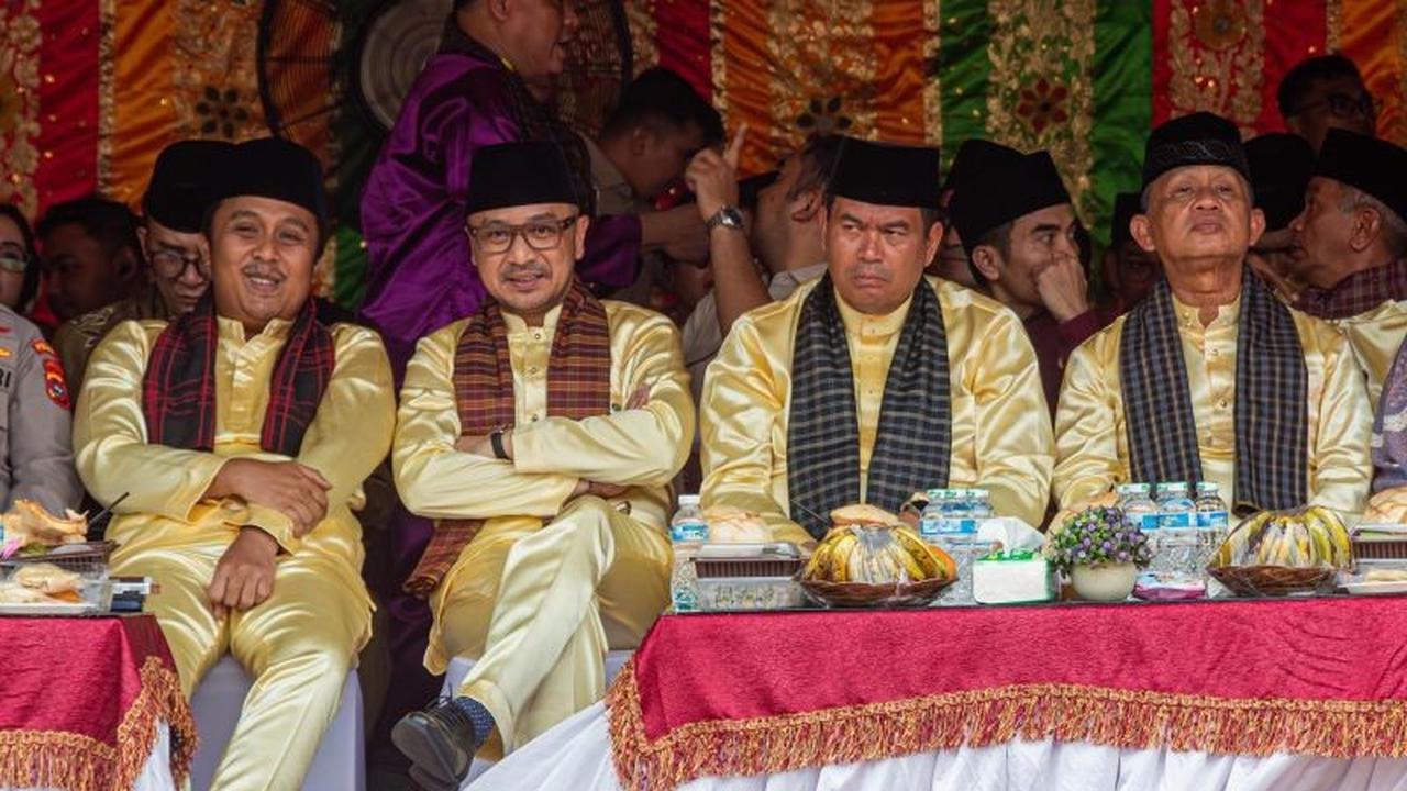Wamenbud Giring Ganesha Saksikan Puncak Tabuik Pariaman 2026, Dorong Ekonomi Kreatif Daerah