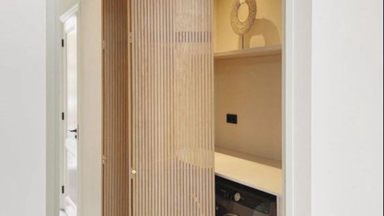 Desain Tempat Cuci Baju Kecil dengan Rolling Door
