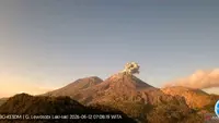 Tiga Gunung Api di Wilayah Timur Meletus Bersamaan Pagi Ini