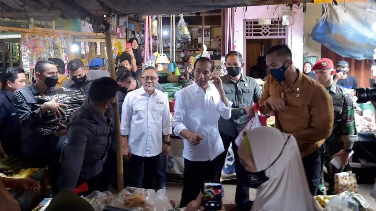 Zulhas selaku Menteri Perdagangan menurut Mustofa cukup proaktif memperhatikan harga kebutuhan bahan pokok.