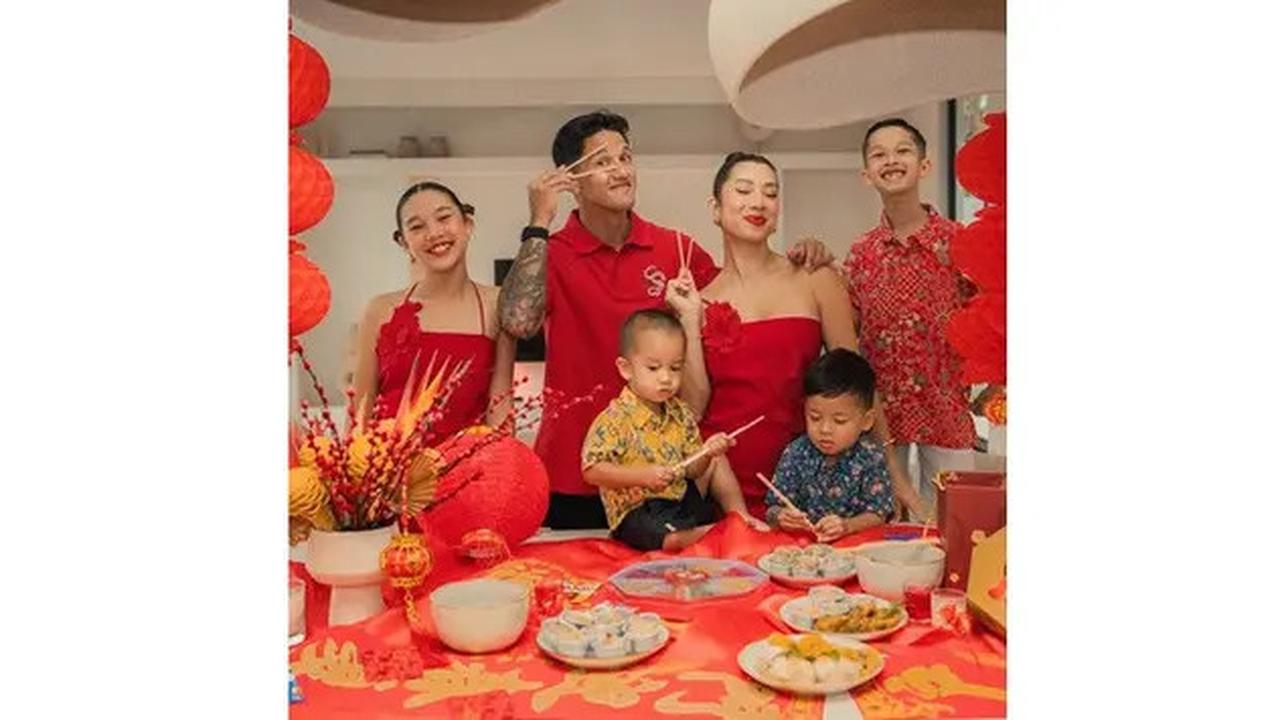 10 Artis Rayakan Imlek 2025 Bareng Keluarga, Semangat Sambut Tahun Baru