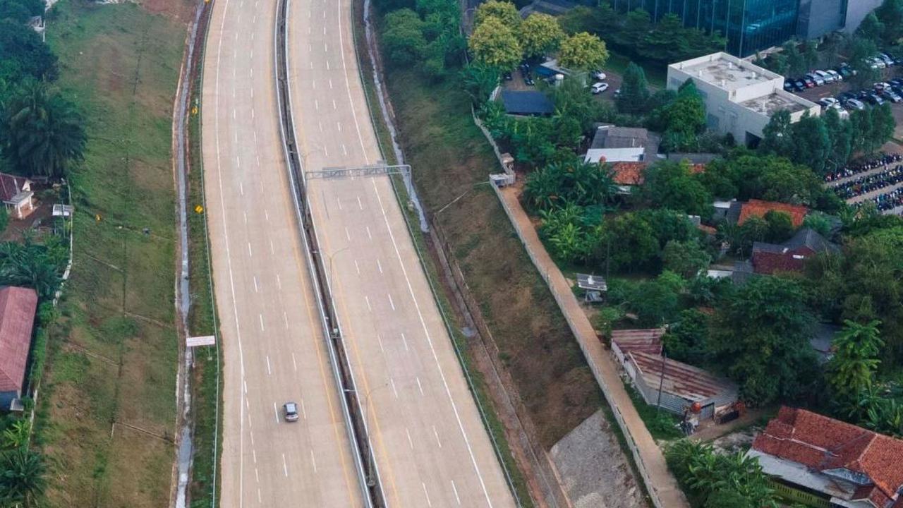 Foto area tol Cimanggis-Cibitung di pintu tol Nagrak Kota Wisata Cibubur, Jawa Barat, Sabtu (29/6/2024). Foto: merdeka.com / Imam Buhori<br>