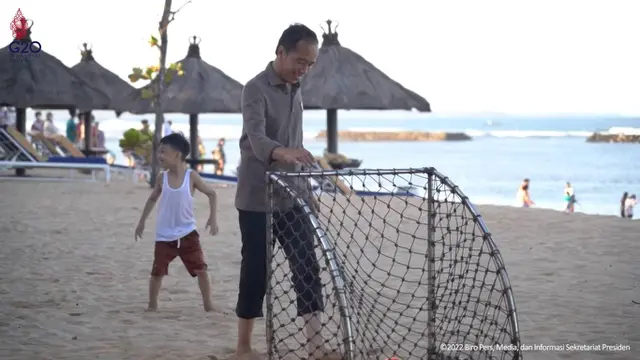 7 Momen Jokowi dan Cucu Liburan di Bali, Asik Kebun Binatang Hingga Main Layangan
