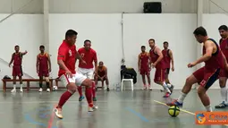 Citizen6, Lebanon: Dari babak pertama, Tim Indobatt telah menguasai jalannya pertandingan dan berhasil mencetak 4 gol ke gawang Kontingen India. Memasuki babak kedua, Tim Futsal Indobatt kembali mencetak tiga gol. (Pengirim: Badarudin Bakri)