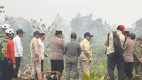 Seskab Teddy Ungkap Langkah Terbaru Tangani Kebakaran Hutan di Kalbar