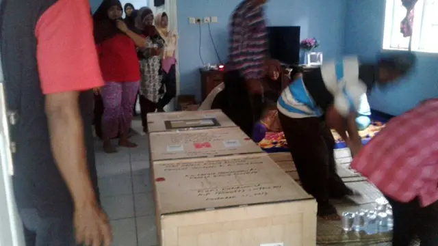 Jenazah TKI Hongkong asal Cilacap, Nurlela binti Saimun tiba di rumah duka, Rabu, 22 November 2017. (Foto: Liputan6.com/Muhamad Ridlo/Dinakerin CLP)