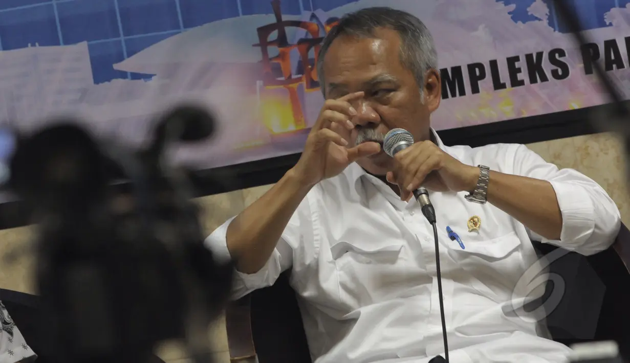 Menteri Pekerjaan Umum dan Perumahan Rakyat, Mochamad Basuki Hadimuljono saat menjadi pembicara pada dialog kenegaraan terkait sumber daya air di Komplek Parlemen Senayan, Jakarta Selatan, Rabu (11/3/2015).(Liputan6.com/Andrian M Tunay)