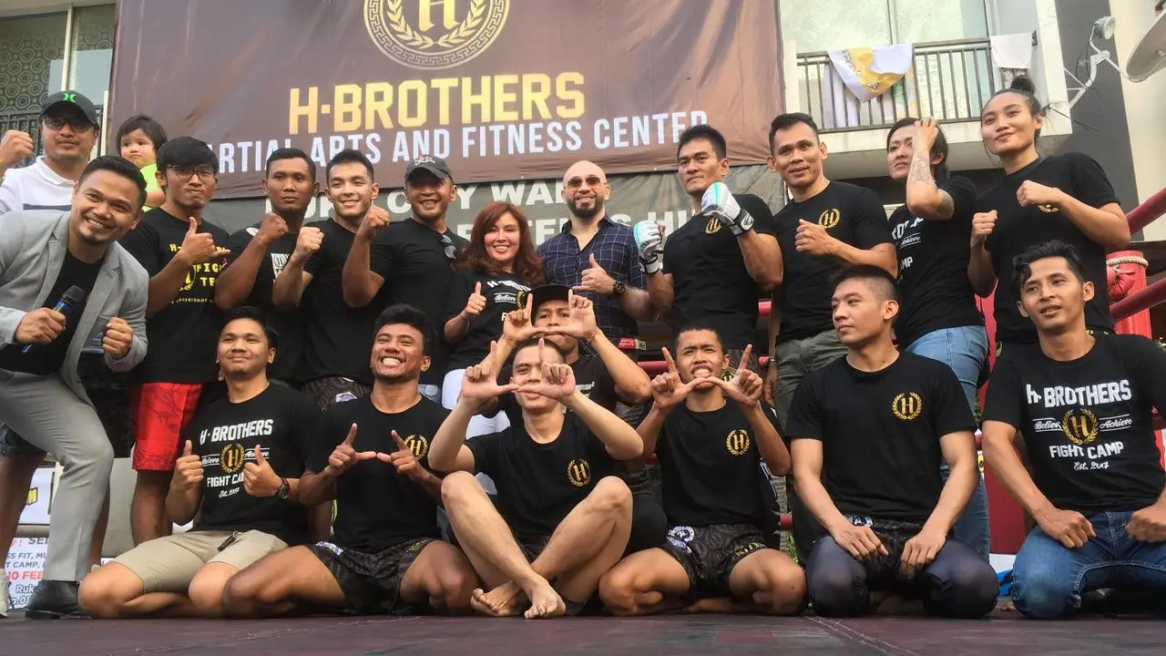 Para atlet berada di pusat pelatihan MMA (Mixed Martial Arts) H-Brother