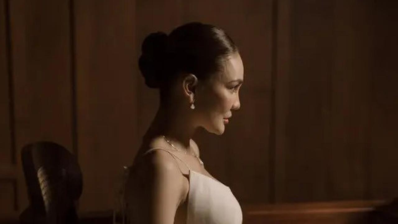 6 Potret Luna Maya dengan Rambut Cepol Modern hingga Sanggul Pengantin, Bikin Tampilan Anggun dan Elegan Maksimal