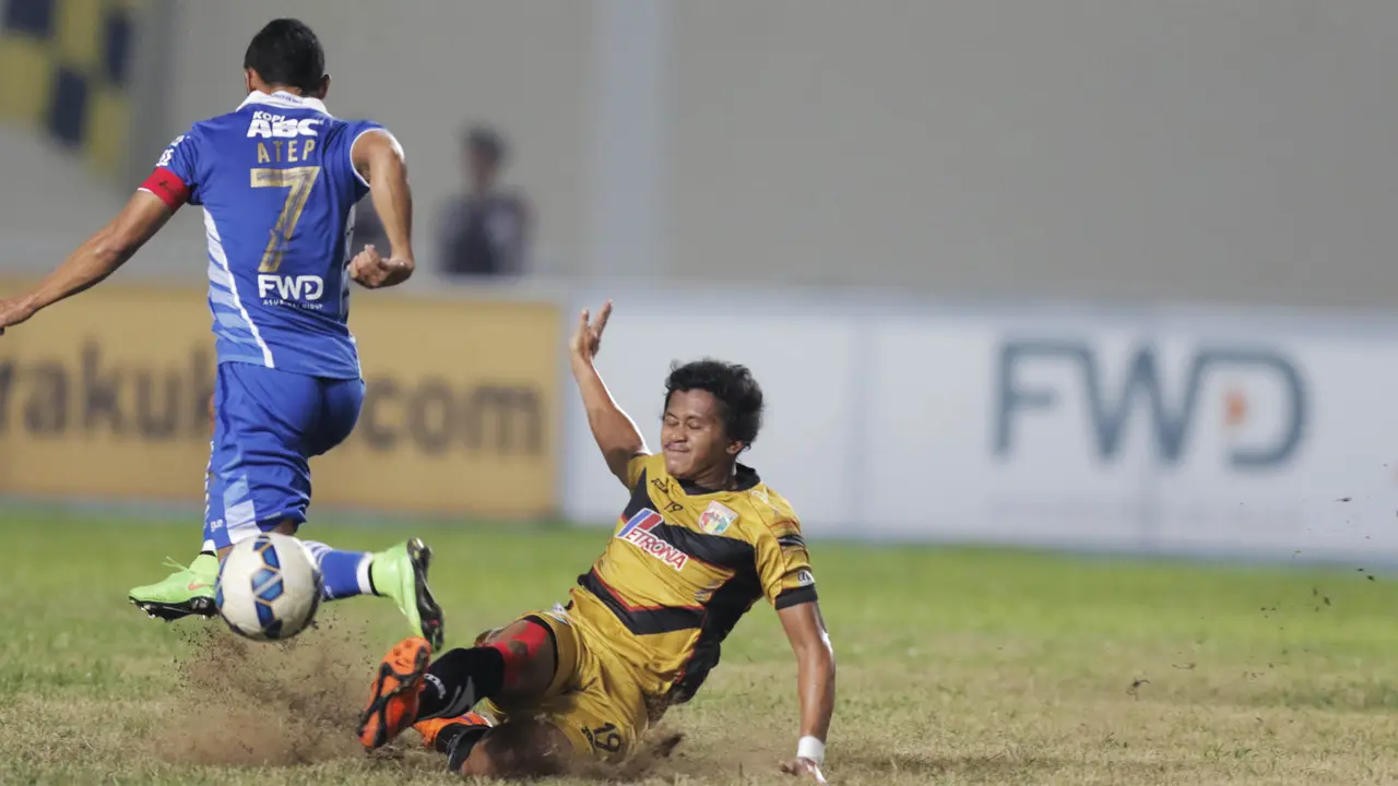 Babak I: Mitra Kukar Lawan Persib Bandung Masih Imbang Tanpa Gol