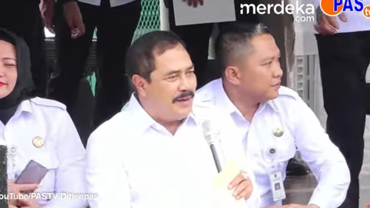 Duduk Lesehan, Jenderal Polisi Agus Menteri Kabinet Prabowo Bicang dengan Napi
