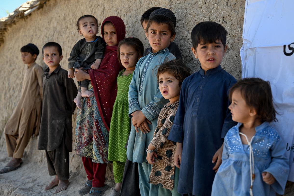 Anak-anak Afghanistan Jalani Vaksinasi Polio