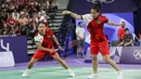 <p>Pemain ganda campuran Indonesia, Pitha Haningtyas Mentari berusaha mengembalikan bola smes saat menghadapi wakil Prancis, Thom Gicquel/Delphine Delrue pada laga Grup A Olimpiade Paris 2024 di Porte De La Chapelle Arena, Paris, Senin (29/7/2024). Rinov Rivaldy/Pitha Haningtyas Mentari kalah dua gim langsung 13-21, 15-21. (Dok. NOC Indonesia/Naif Muhammad Al'as)</p>