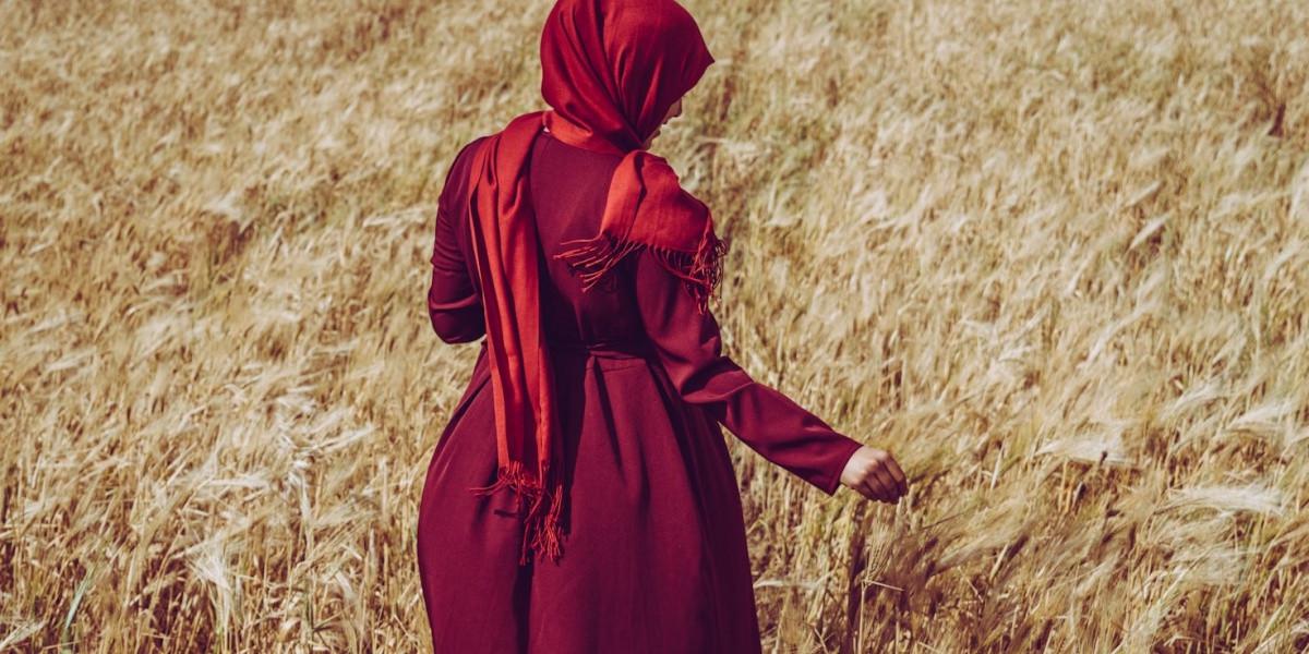 Ilustrasi Gamis Burgundy