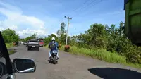 Jalan lintas barat Sumatera di Bengkulu (Liputan6.com/Yuliardi Hardjo Putro)