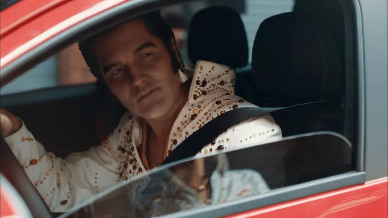 Fiat Bangkitkan Elvis Presley Untuk Promo Pikap Terbaru (Carscoops)