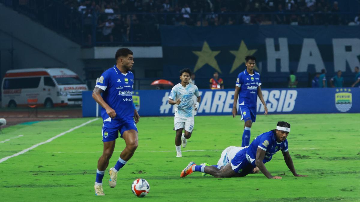 PSIM Kalah Tipis di Markas Persib, Jean Paul van Gastel Kecewa Berat: Kami Memulai dengan Sangat Buruk!