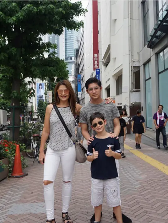 Namun sayang kebahagiaan itu hanya berlangsung singkat. Meski demikian, banyak hal yang bisa dilewati bersama anak-anaknya dalam waktu yang singkat itu.  (Instagram/tamarableszynskiofficial)