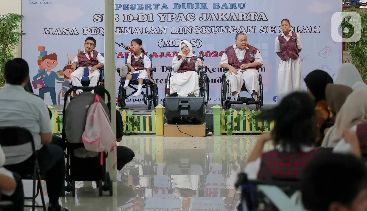Pihak sekolah pun mengadakan Masa Pengenalan Lingkungan Sekolah (MPLS). (Liputan6.com/Herman Zakharia)