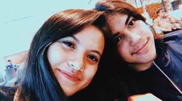 Pulang Ke Indonesia Ini Gaya El Rumi Foto Sama Si Pacar Marsha Aruan Yang Terlihat Serasi Fashion Fimela Com