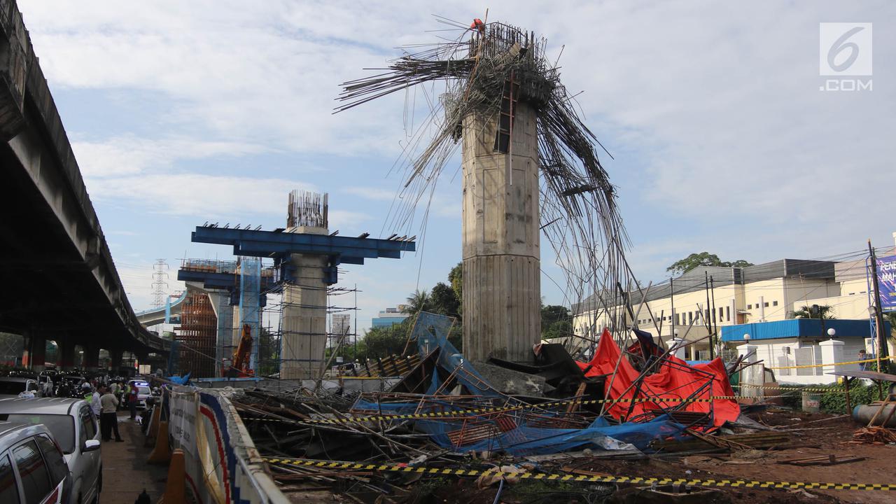 Tiang Girder Tol Becakayu Ambruk