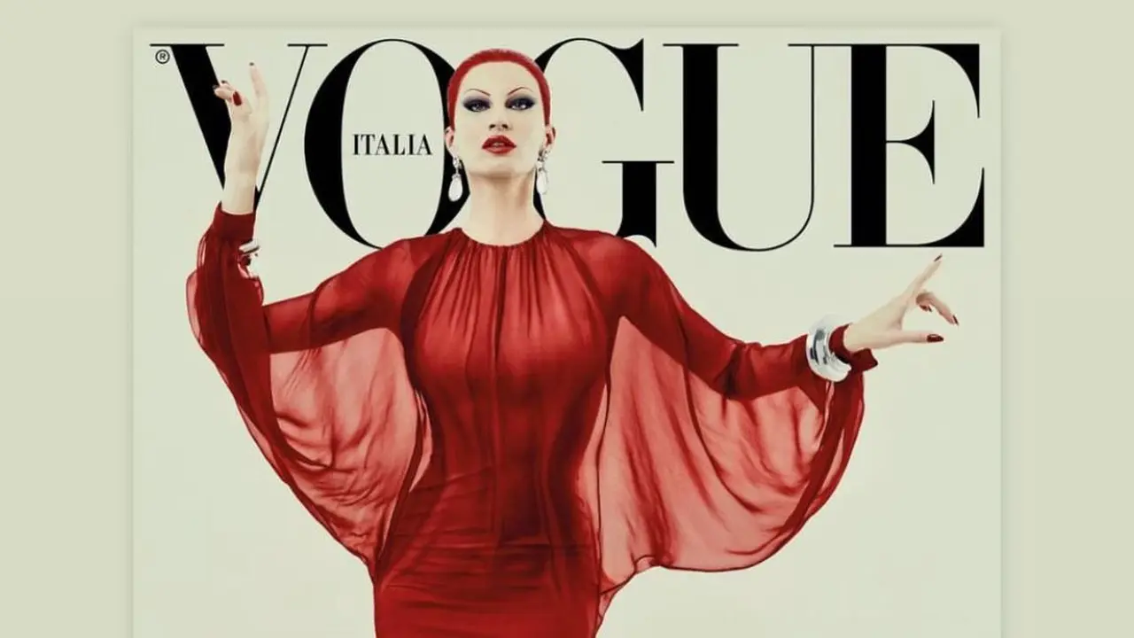 Gisele Bundchen tampak tak dikenali dengan wig merah di sampul majalah Vogue Italia