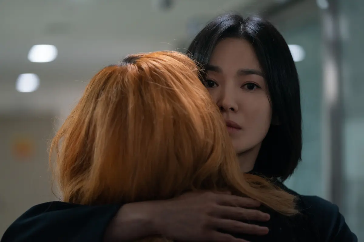 Song Hye Kyo dalam serial The Glory. (Foto:  Graphyoda/Netflix)