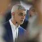 Sadiq Khan, sosok Muslim yang terpilih untuk ketiga kali sebagai wali kota London. Ia berpidato usai kemenangannya pada Sabtu 4 Mei 2024 di City Hall, London, Inggris. (AP/Alastair Grant)