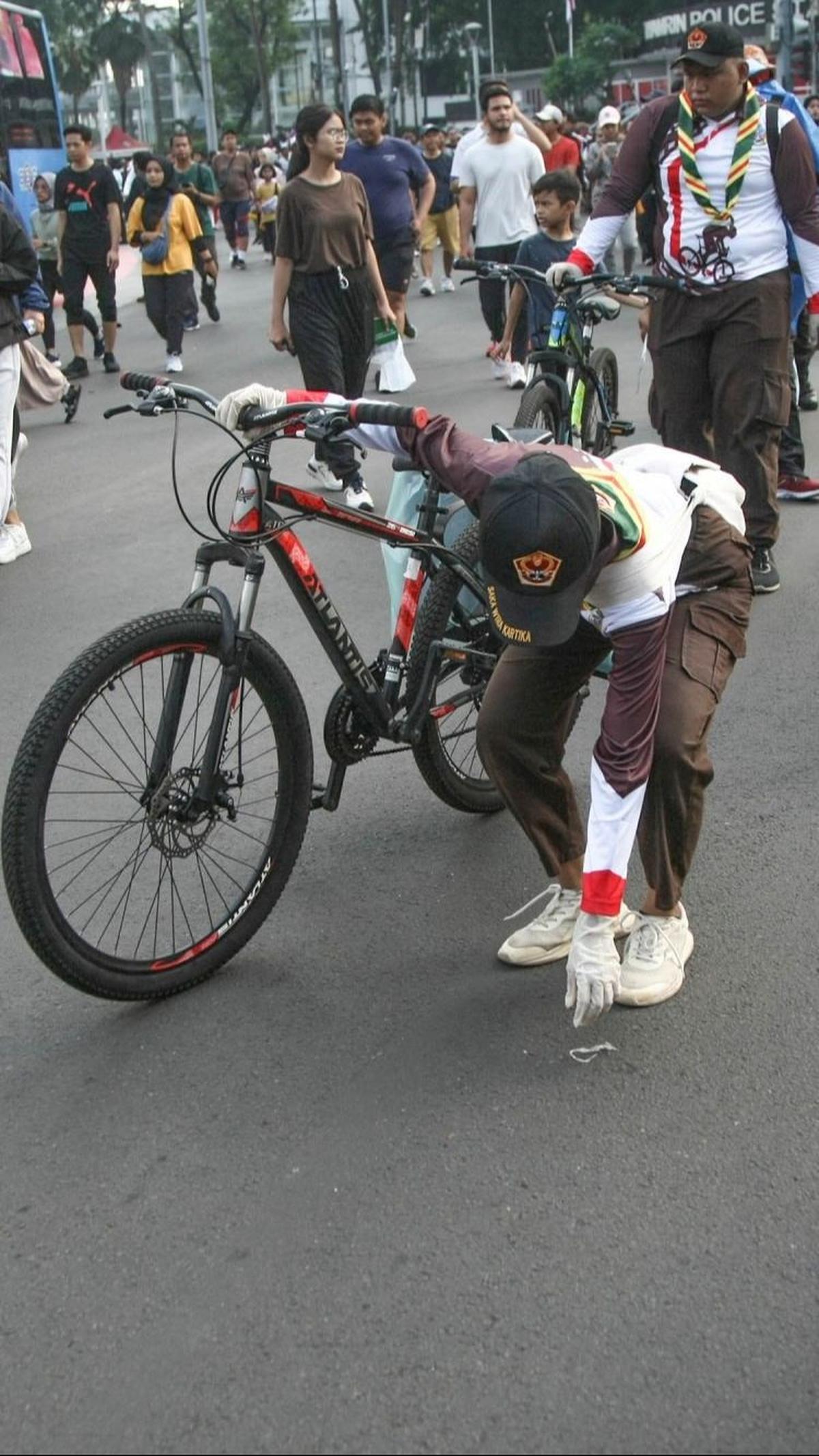 Dalam aksi tersebut, anggota Pramuka terlihat kompak mengenakan seragam. Foto: merdeka.com / Arie Basuki<br>
