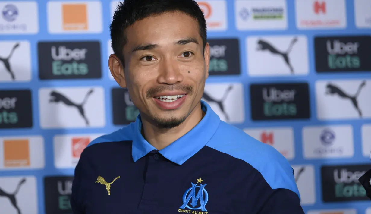 Bek baru Marseille, Yuto Nagatomo  saat konferensi pers di Marseille (2/9/2020). Mantan pemain Inter Milan ini resmi direkrut Marseille dengan  status free transfer dari Galatasaray. (AFP/Christophe Simon)