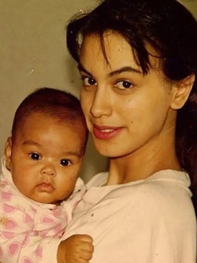 [Bintang] Dulu dan Kini: Dahulu Seperti Bintang Telenovela, Sekarang Dandanan Sophia Latjuba Makin Sensual