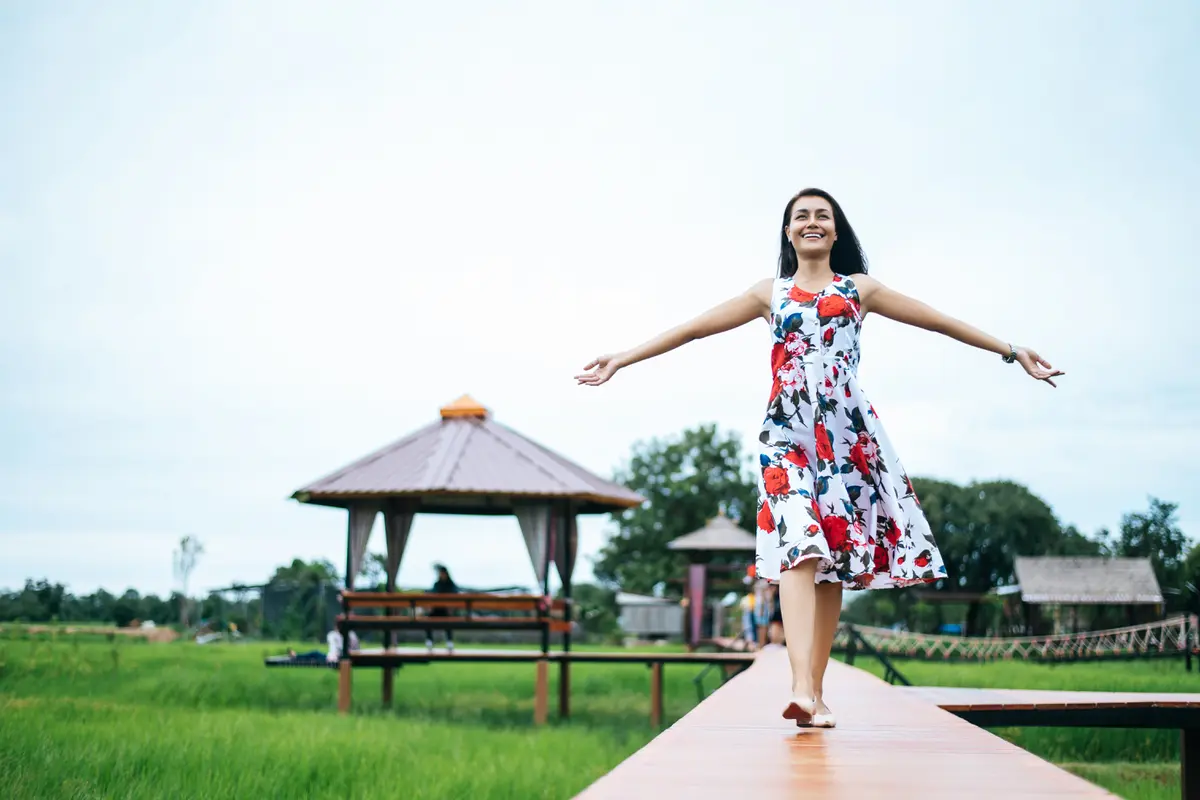 perempuan bahagia