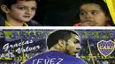 Fans Anak-anak berdiri di belakang kaca dengan poster bergambarkan Carlos Tevez saat mereka menonton Tevez di stadion Buenos Aires, Argentina (13/7/2015). Tevez resmi pindah dikontrak Boca Juniors dari Juventus. (REUTERS/Marcos Brindicci)