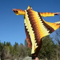 Nggak kebayang dong bagaimana uniknya jika selimut nenek dijadikan baju? Keren loh ternyata!