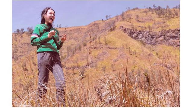 Adila Fitri menikmati keindahan Gunung Bromo