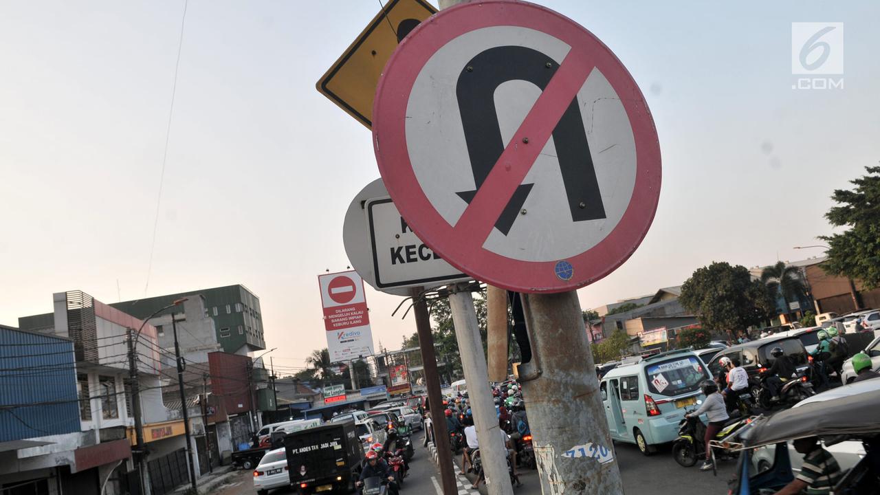 Aksi Nekat Pengendara Motor Lawan Arah Demi Mempersingkat Jarak Tempuh