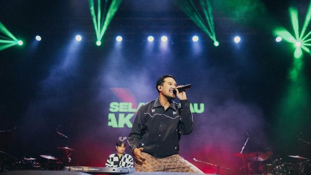 Adrian Khalif di Konser Untuk Korban Sakit Hati Lagi