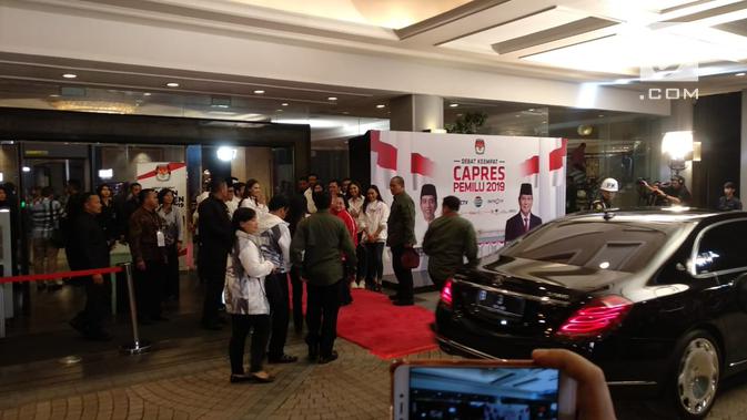 Ketum PDIP Megawati Soekarnoputri tiba di lokasi debat keempat Pilpres 2019. (Liputan6.com/Nafiysul Qodar)