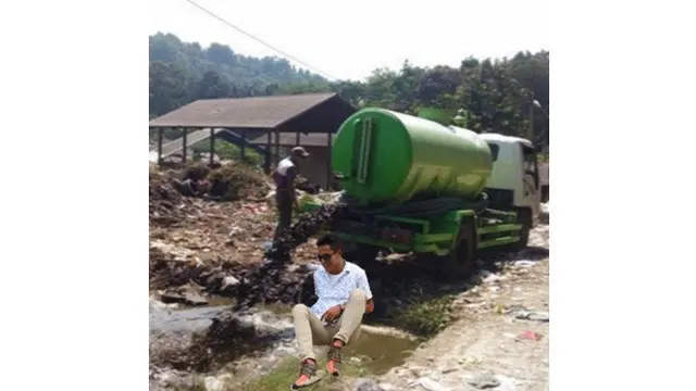 Cowok Ini Minta Fotonya di Atas Pohon Diedit, 6 Kreasi Netizen Kocak