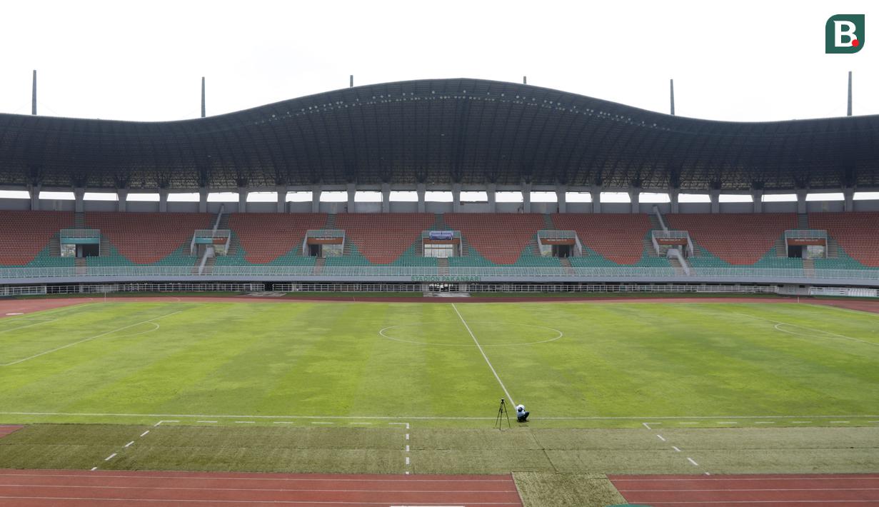 Suasana lapangan di Stadion Pakansari, Bogor, Selasa (3/3/2020). Stadion tersebut merupakan salah satu kandidat veneu untuk piala dunia U-20 pada 2021. (Bola.com/M Iqbal Ichsan)