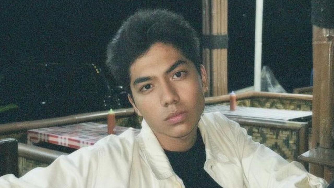 Darren memulai kariernya di tahun 2011. Ia bermain di sinetron yang berjudul Putri yang Ditukar.