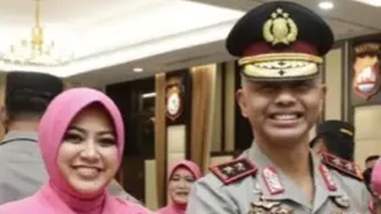 Potret Ulang Tahun Emas Istri Jenderal Bintang 2 Polri, Dirayakan Sederhana Bareng Anak Cucu