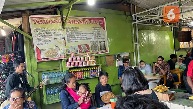 Makan jagung di Berastagi