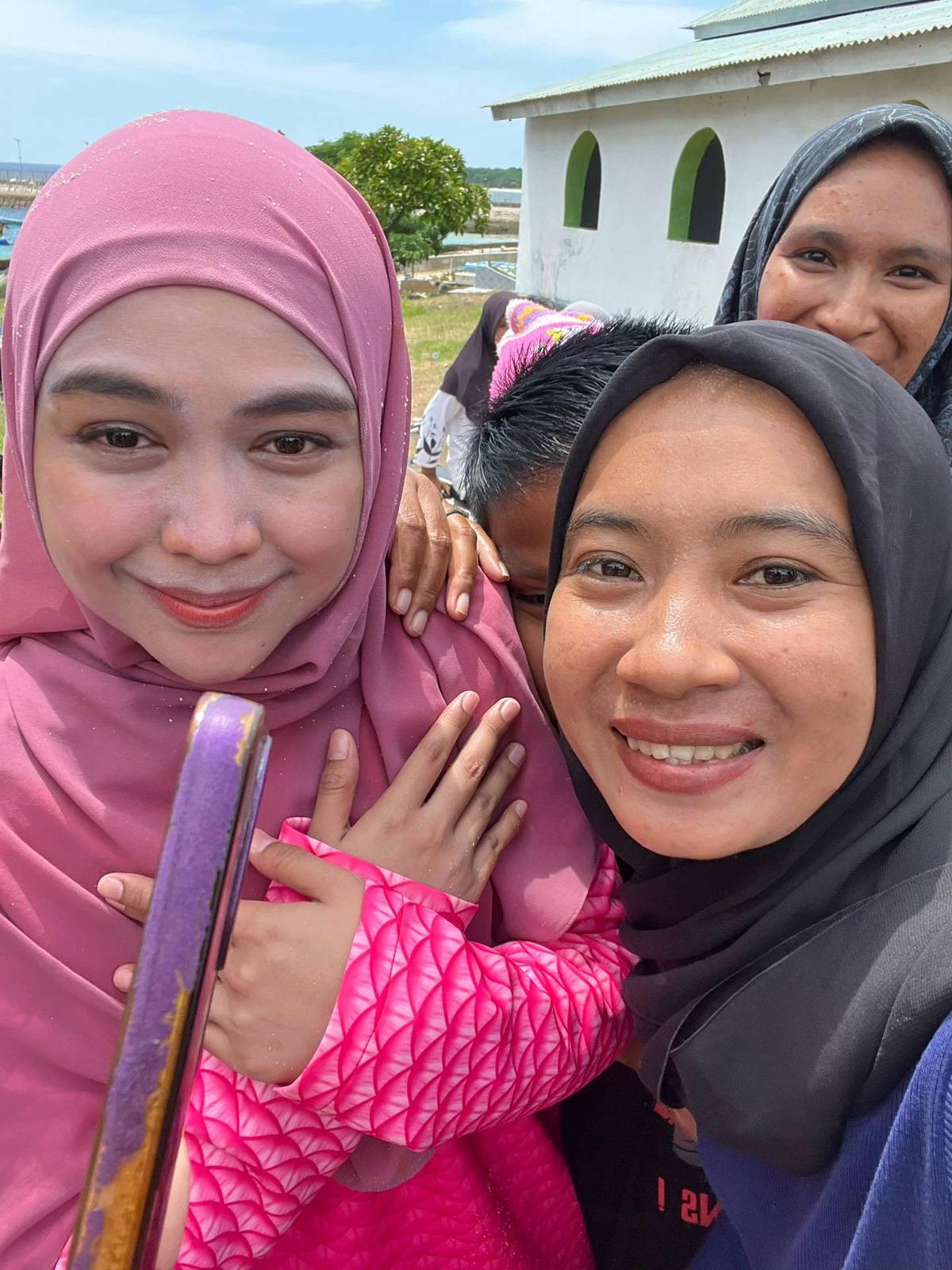 Soroti Wajahnya, 6 Potret Ria Ricis di Kamera Fans Jadi Viral, Bandingkan dengan Foto yang Lain hingga Beri Klarifikasi