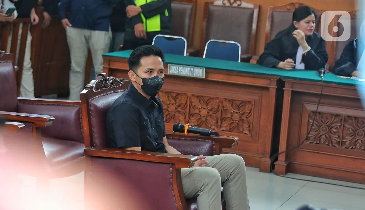 Terdakwa kasus pembunuhan Brigadir Nopriansyah Yosua Hutabarat (Brigadir J), Richard Eliezer saat mengikuti sidang di Pengadilan Jakarta Selatan, Rabu (11/1/2023). Sidang pembacaan tuntutan diundur karena hari ini jaksa penuntut umum (JPU) belum merampungkan berkas tuntutan kasus. (Liputan6.com/Angga Yuniar)