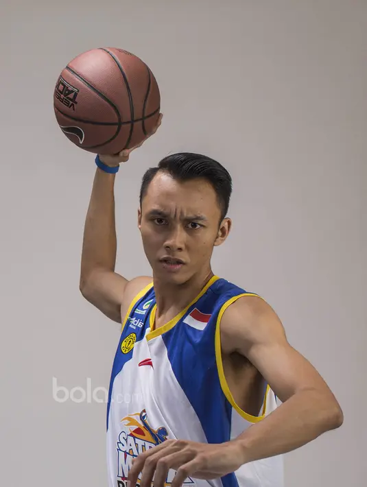 Salah satu momen terbaik Rizal Falconi adalah ketika dirinya masuk dalam nominasi Most Improved Player pada IBL tahun 2017 ketika masih membela Garuda Bandung. (Bola.com/Vitalis Yogi Trisna)