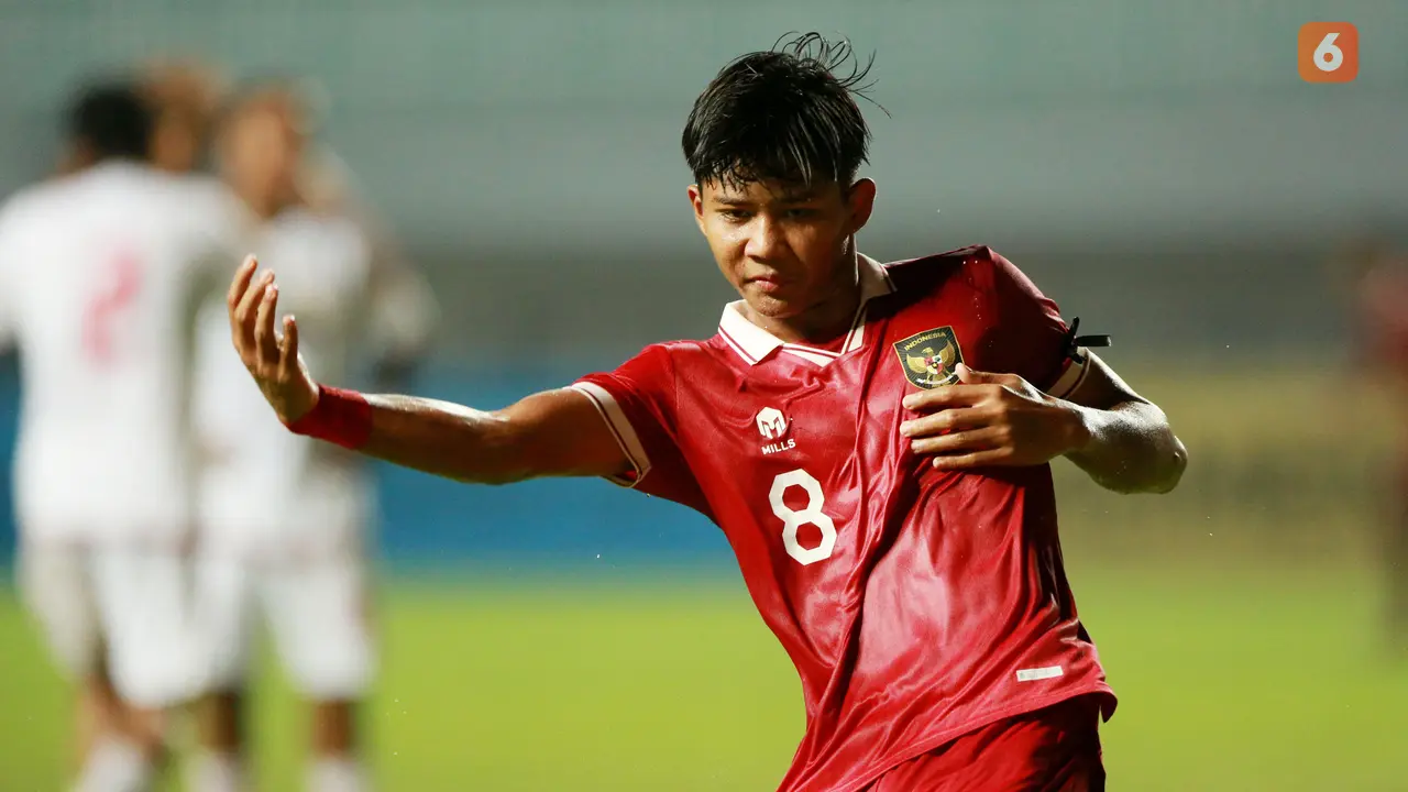 Kita kembali disuguhkan memori selebrasi ikonik ala striker legendaris Tim Garuda, Bambang Pamungkas. Arkhan Kaka  melakukan selebrasi tersebut usai berhasil mencetak gol ke gawang Uni Emirat Arab (UEA) dalam laga Kualifikasi Piala Asia U-17 2023.