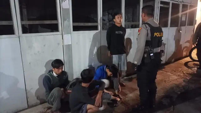 Tim Perintis Presisi Polres Metro Depok mengamankan sejumlah remaja diduga akan melakukan tawuran di wilayah Kecamatan Pancoran Mas, Kota Depok.