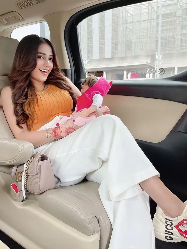 Disangka Adik Olla Ramlan, Ini 6 Potret Chintya Ramlan yang Namanya Viral